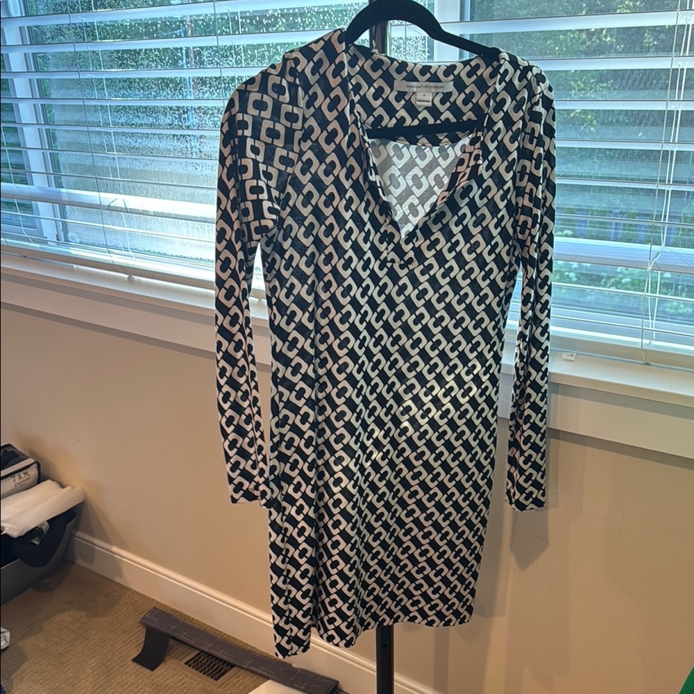 Diane Von Furstenberg Navy and White Patterned Dress